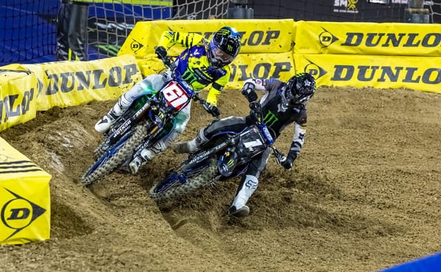 Haiden Deegan passes Max Anstie at the 2026 San Diego Supercross